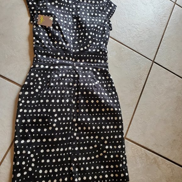 Taylor Dress Size 2 - Picture 2 of 6